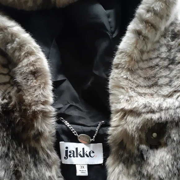 Winter jacket - Picture 6 of 10